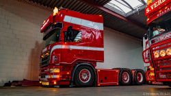 20251019-Tom-Holding-00133